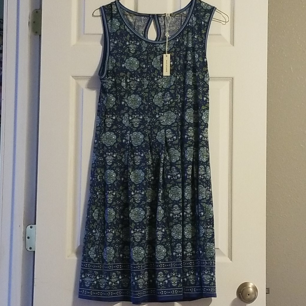 Dress with keyhole back